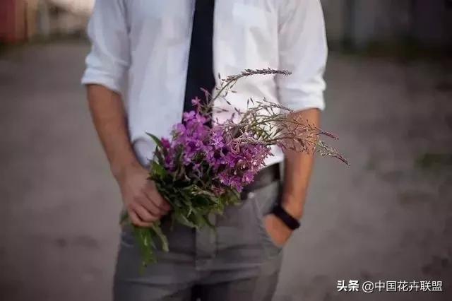 情人节送啥给女朋友情人节送花的100个理由，没有鲜花怎么证明你爱ta！！