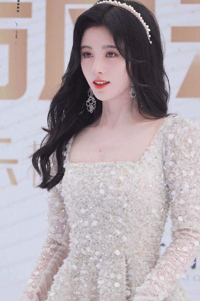 鞠婧禕美得過分！穿白色公主裙艷壓全場，腳踩30cm高跟鞋不簡單 娛樂八卦吃瓜 第7张