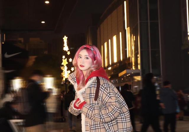 純真無邪、青春無敵，00後的她，美腿誘人，真是迷人的小妖精 街拍正妹 第6张