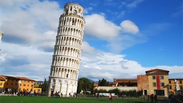 斜塔在意大利哪个地方（比萨斜塔为何斜而不倒）