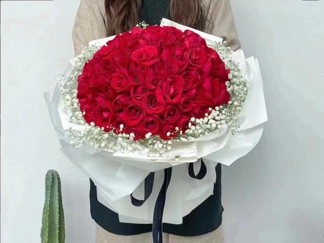 女朋友生日特殊节日送什么礼物好呢？ 送给女朋友的礼物