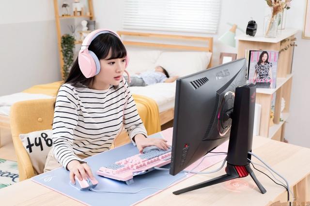 华硕电竞居然出了粉红套装，给女友送礼物首选 七夕送什么礼物给女朋友