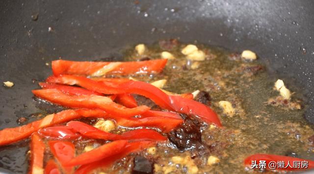 土豆別再燉肉了，教你一個新吃法，好吃到停不下來，比吃肉香 熱愛美食 第20张