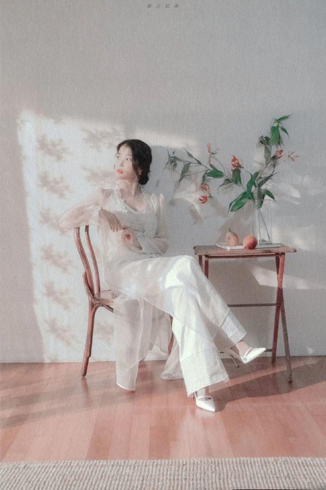 「國民妹妹」IU曬照！藍色針織衫配短褲秀美腿，成小個子女生福音 娛樂八卦吃瓜 第6张