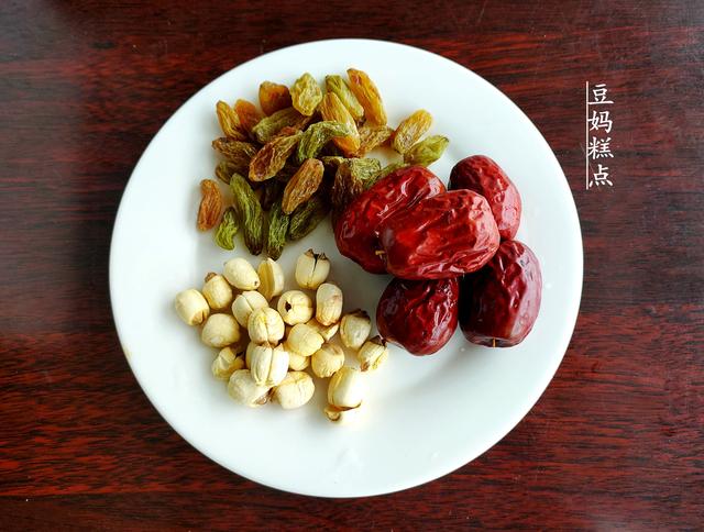 八寶飯最簡單的做法，一個電飯煲就搞定，八方來福，過年超受歡迎 熱愛美食 第6张