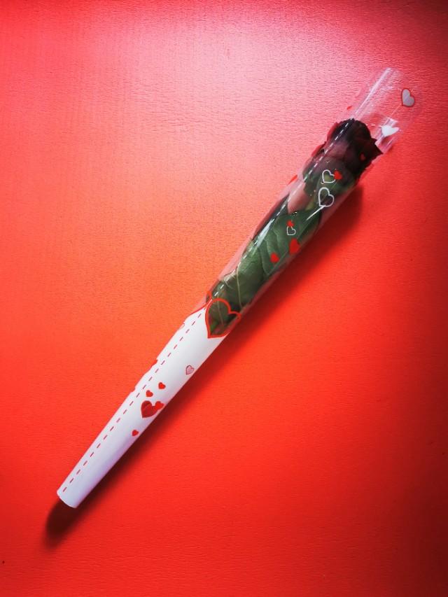 情人节送玫瑰花的含义情人节这天的玫瑰花语
