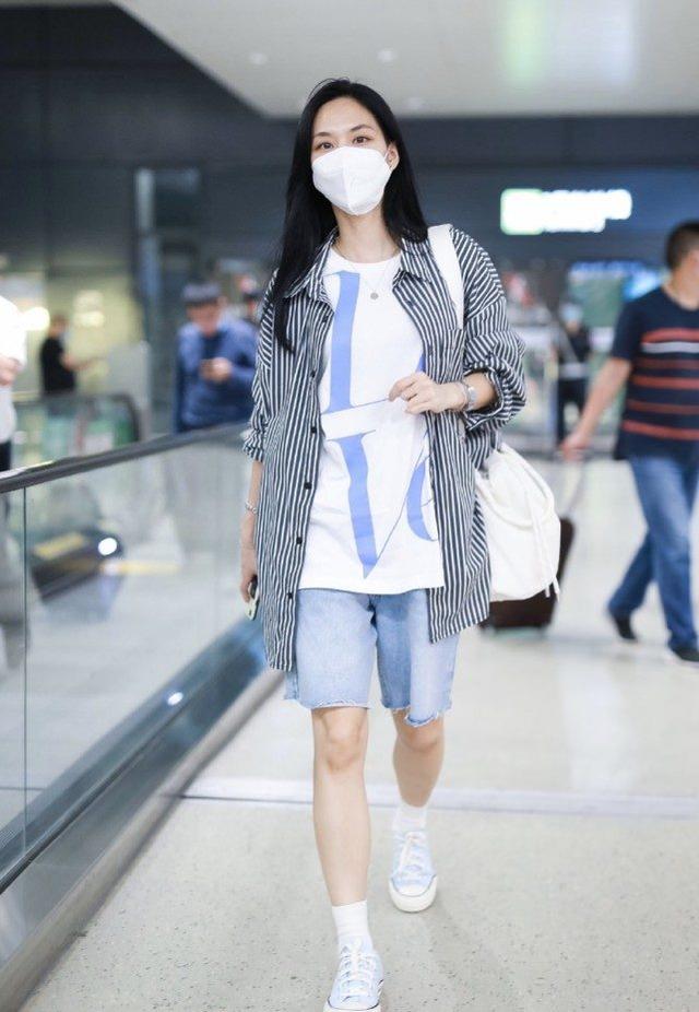 王霏霏孟佳姐妹情深！兩人一前一後現身機場有默契，隔空穿姐妹裝 娛樂八卦吃瓜 第7张