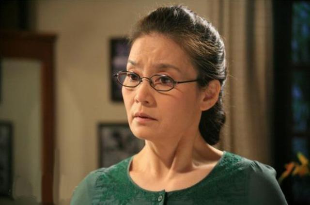 前夫離婚轉身追求央視主持王小丫，如今潘虹用最好的方式「報復」 娛樂八卦吃瓜 第1张