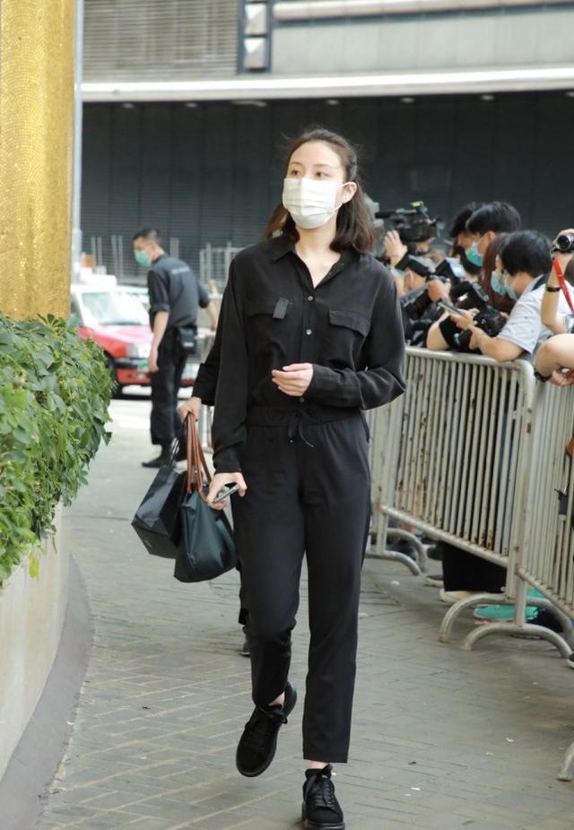 賭王子女和太太們陸續現身，何超蓮首次帶男友竇驍露面，好事將近 娛樂八卦吃瓜 第8张