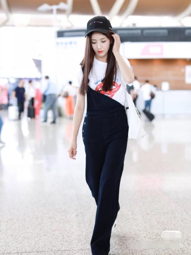 佟麗婭一襲白色禮裙亮相！跳起舞來優雅有魅力，充滿異域風情 娛樂八卦吃瓜 第7张