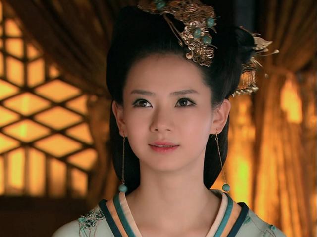 本是「鳳九」第一人選，只因試裝後造型太驚艷，這才成就迪麗熱巴 娛樂八卦吃瓜 第8张
