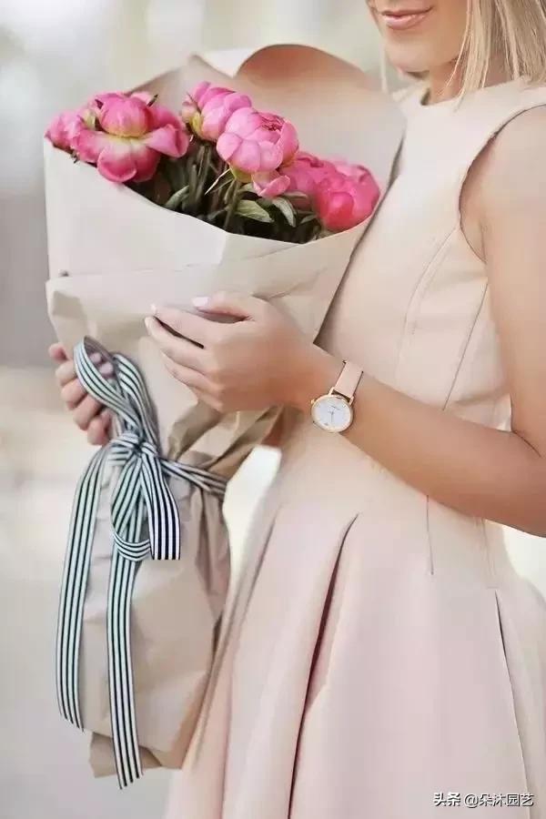 情人节送什么好情人节送花的100个理由，没有鲜花怎么证明你爱她（他）！！