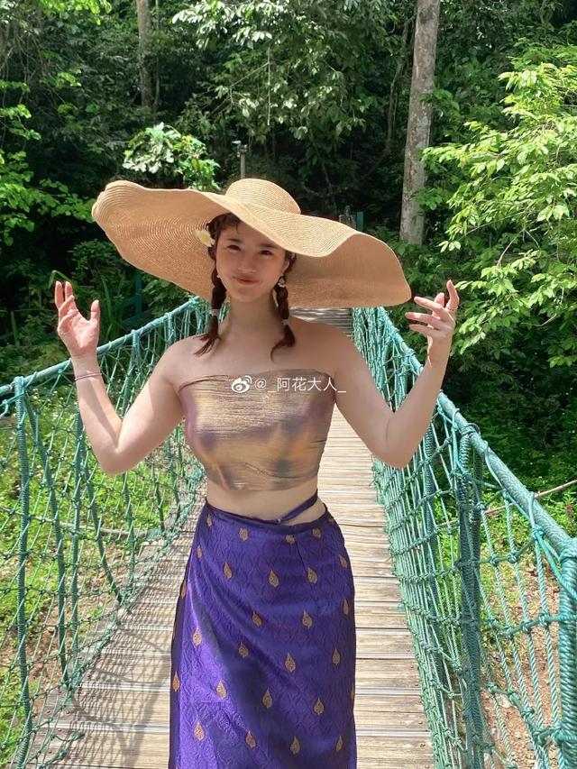 山東140斤女孩葫蘆形身材絕了，微胖身材太讓人心動了吧 街拍正妹 第1张