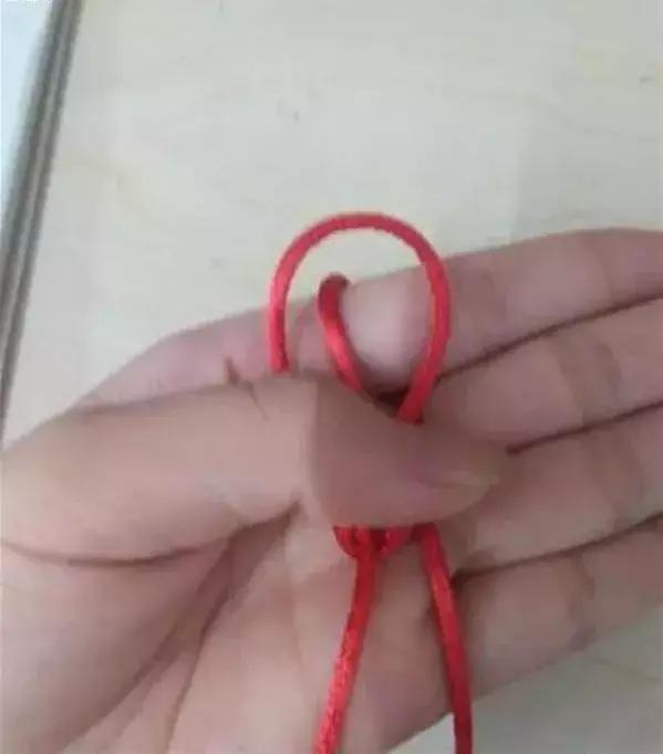 一个耳朵的蝴蝶结怎么打,蝴蝶结的打法步骤