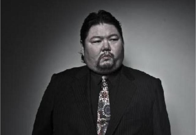 他曾被黃渤捧紅，但因喝酒英年早逝，留下小10歲的妻子怎麼樣了 娛樂八卦吃瓜 第2张