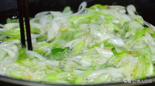 豆腐這樣做，沒有肉卻吃出肉味，燉一鍋真饞人 熱愛美食 第7张