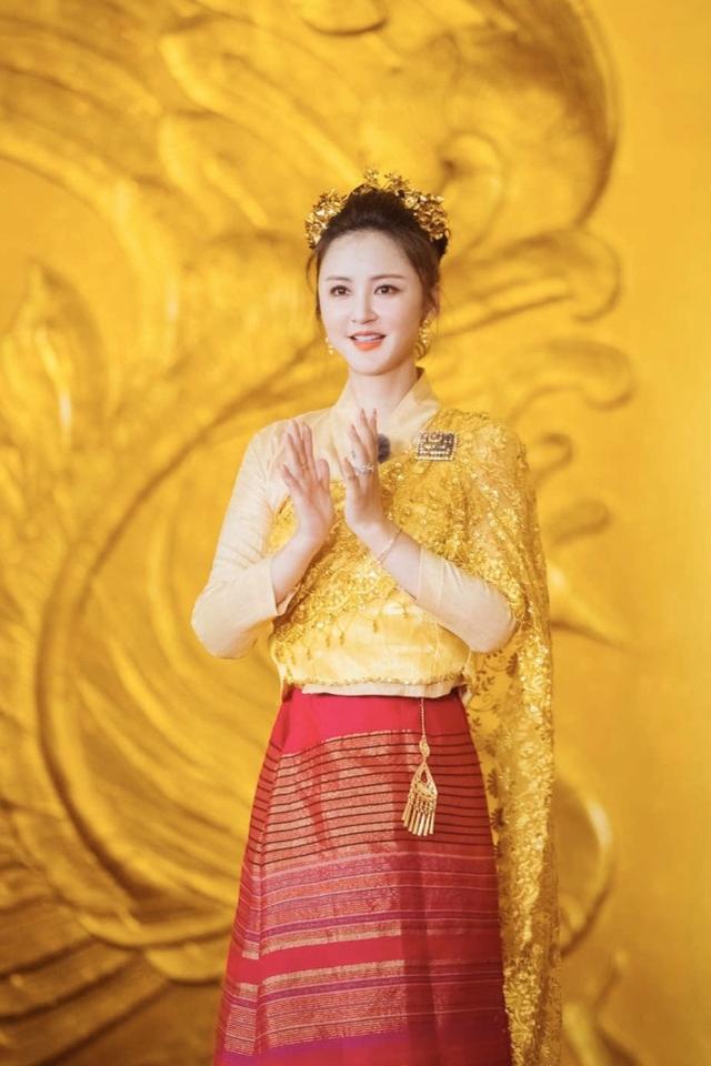 《妻子們的浪漫旅行》路透照，穿傳統服飾秀高顏值，蔡少芬太年輕 娛樂八卦吃瓜 第4张