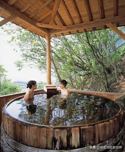 全裸泡温泉没问题！半裸运动绝对不行？日本的潜规则让外国人蒙圈