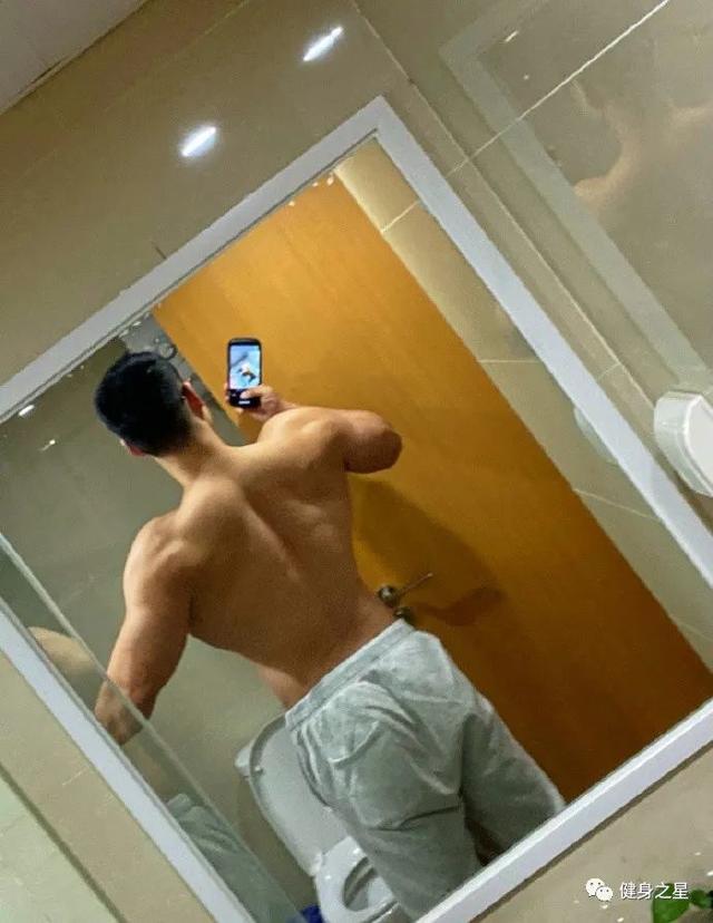 重慶「肌肉巨無霸」小哥，肌肉線條清晰，又酷又man，帥到飛起 健身減肥達人 第11张