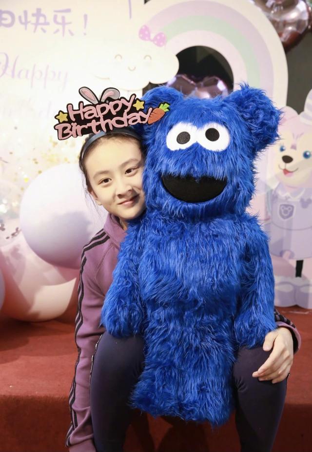 田亮夫婦為森碟慶生，13歲森碟越長越「男相」，五官似田亮翻版 娛樂八卦吃瓜 第4张