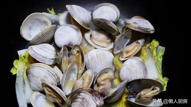 不需要加水和油，也不需要炒，教你這樣煮蛤蜊，原汁原味 熱愛美食 第7张