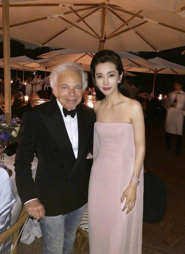 大花李冰冰罕見營業，拍小視頻展示廚藝，扎丸子頭年輕了不止10歲 娛樂八卦吃瓜 第7张