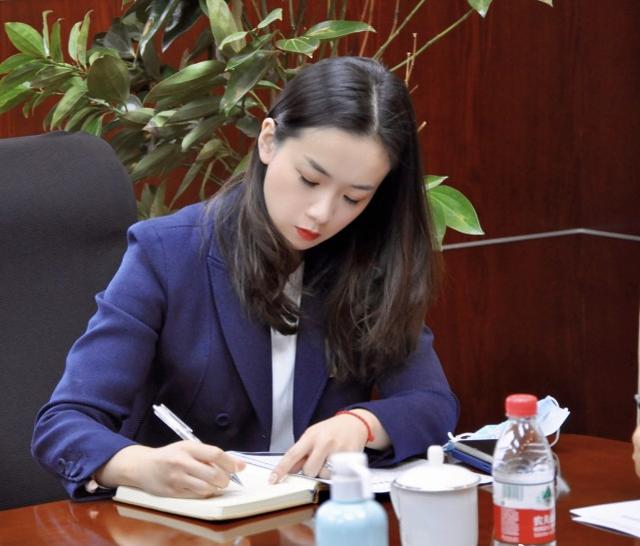 CBA最帥教練楊鳴老婆秀恩愛，證實夫妻倆感情未破裂，出軌是假 娛樂八卦吃瓜 第6张