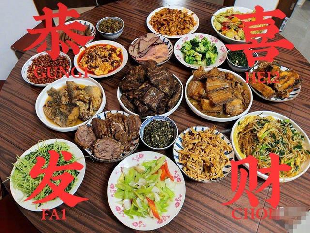 明星年夜飯吃啥？賈乃亮24道菜，張柏芝吃外賣，徐冬冬吃剩飯菜(图5)