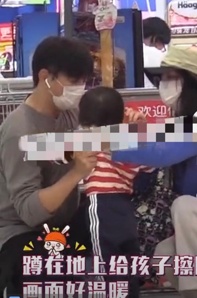 劉詩詩吳奇隆帶兒子逛超市，長跑8年感情穩定，日常生活接地氣 娛樂八卦吃瓜 第2张