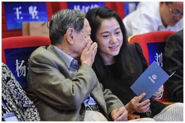 28歲翁帆嫁82歲老者，三觀相符，楊振寧：翁帆是甜蜜的天使 娛樂八卦吃瓜 第10张