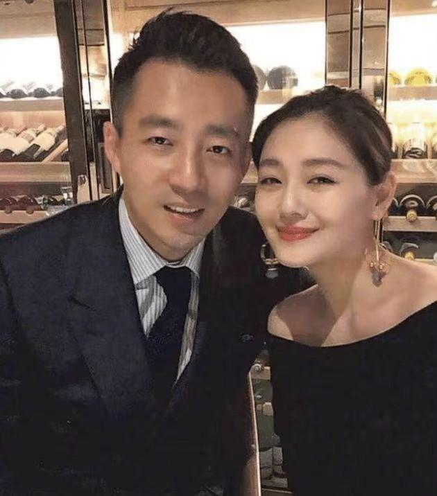 張蘭不愧女強人，兒媳大S准備離婚，她直播帶貨內心強大像沒事人 娛樂八卦吃瓜 第1张