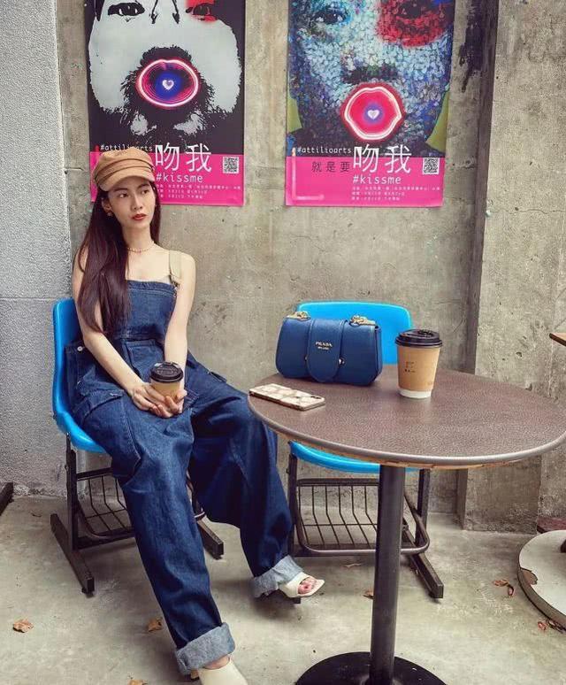 「豪門嬌妻」曾之喬越來越會穿！藍色格紋裙搭漁夫帽，時髦又減齡 娛樂八卦吃瓜 第3张