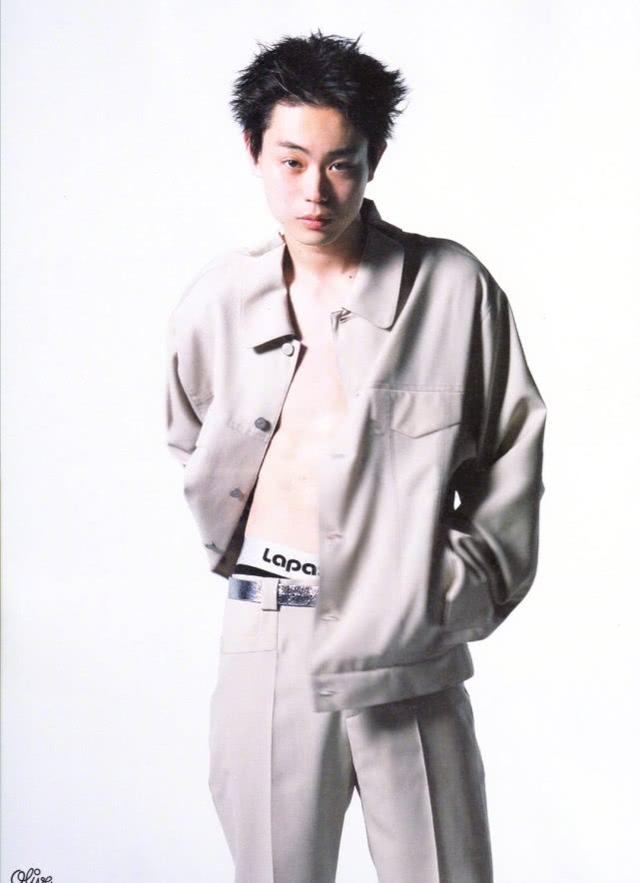 菅田將暉、小松菜奈時尚大片釋出！隨意發型和寬松服飾，盡顯慵懶 娛樂八卦吃瓜 第5张