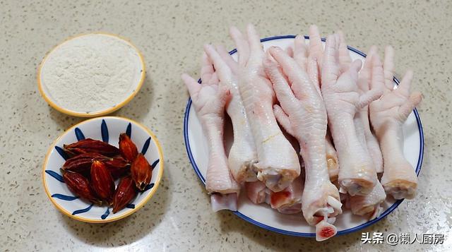 原來鹽焗雞爪這麼簡單，學會這做法，雞爪皮脆肉彈，沒有一點腥味 熱愛美食 第1张