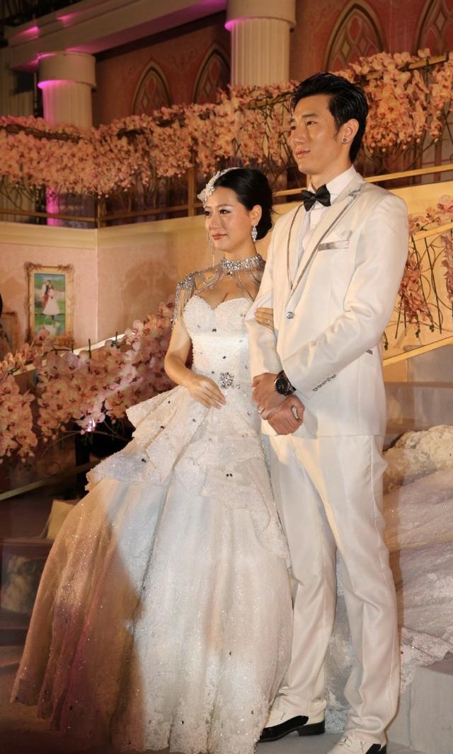 「京城四美」白冰宣布離婚，回顧和前夫丁一婚禮照，顏值讓人驚艷 娛樂八卦吃瓜 第4张
