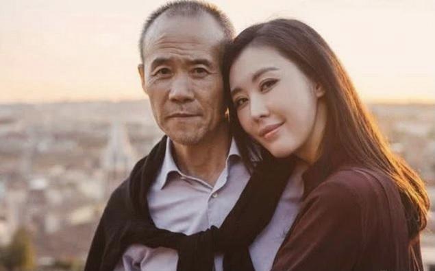 71歲王石當爸了？小30歲嬌妻田朴珺生下寶寶，夫妻倆帶娃逛街 娛樂八卦吃瓜 第1张