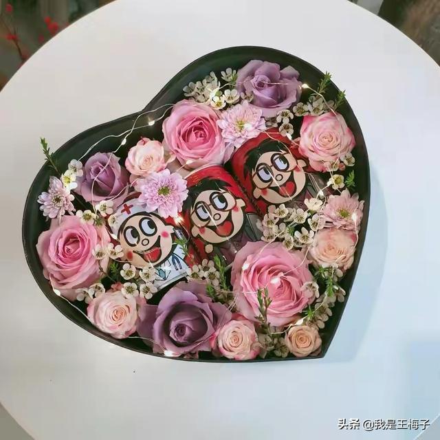 情人节送男朋友礼物大年初三遇上情人节，玫瑰花换风格，好吃还温馨，这个礼