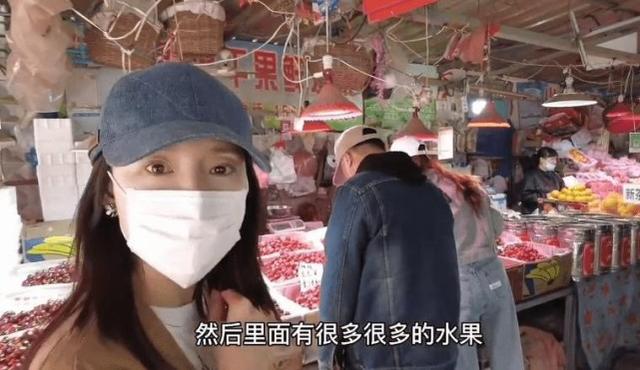 董潔日常太接地氣，和兒子頂頂逛菜市場，頂頂如今長成「小楊洋」 娛樂八卦吃瓜 第1张