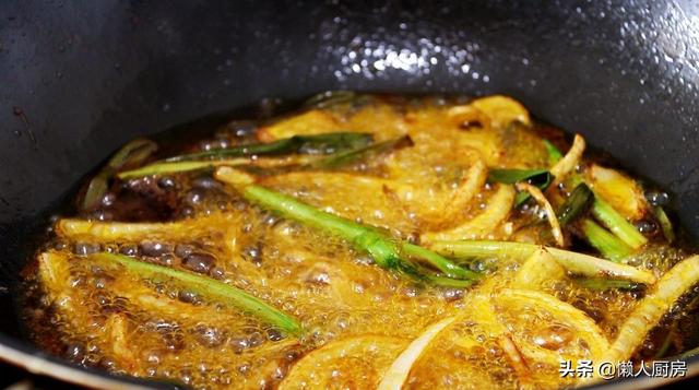 夏天吃小龍蝦，不炒不油炸，放辣鹵汁裡面泡一泡，蝦肉Q彈入味 熱愛美食 第9张