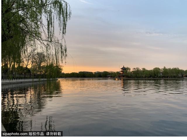 情人节送男友什么礼物携手相伴有缘人，白首归来岁月深