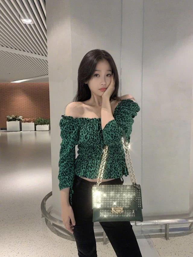 虞書欣私服穿搭太少女！紫色西裝外套搭高馬尾，造型高級且優雅 娛樂八卦吃瓜 第8张