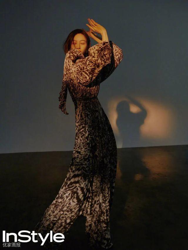 宋茜雜志大片出爐，穿復古女郎單品質感十足，真是「天生發光體」 娛樂八卦吃瓜 第1张