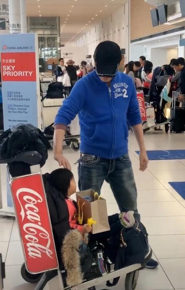 庾澄慶罕見秀恩愛，曬妻子和一兒一女合影，新家庭比從前更幸福 娛樂八卦吃瓜 第5张