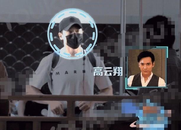 高雲翔被媒體偶遇，和董璇輪流照顧女兒小酒窩，兩人卻始終沒碰面 娛樂八卦吃瓜 第2张