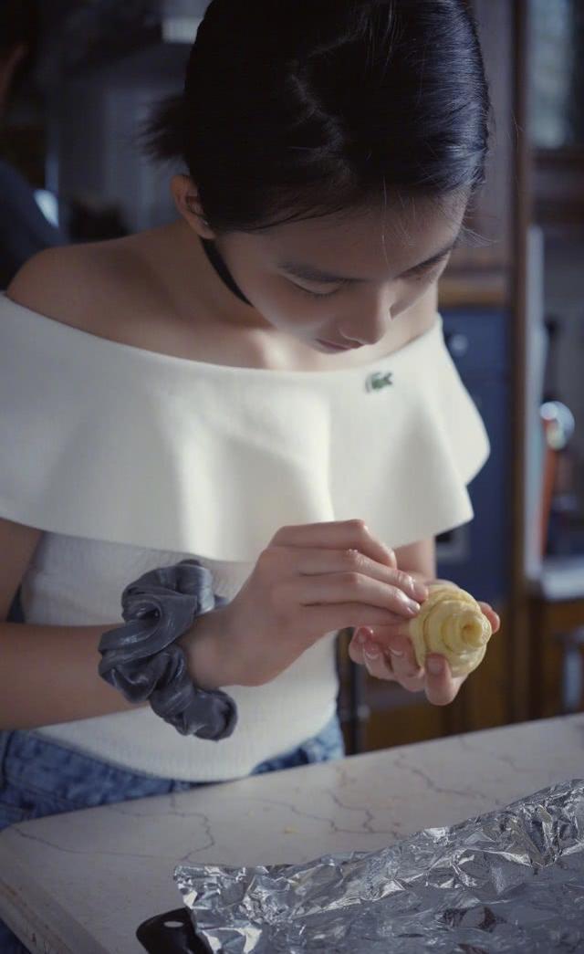 黃磊女兒多多進軍娛樂圈？上戲劇課拍攝劇照，眼神中都充滿戲 娛樂八卦吃瓜 第8张