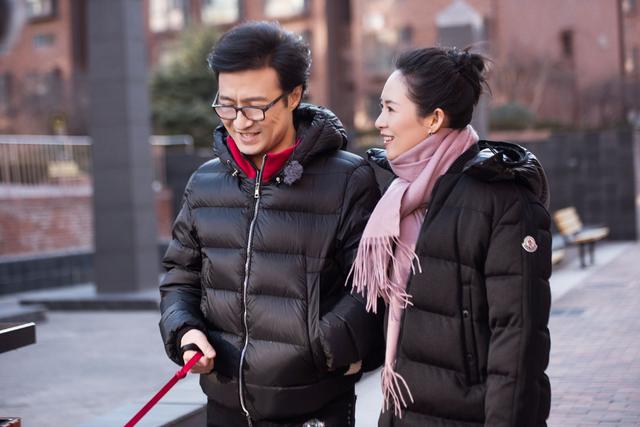 為上熱搜拼了？汪峰開三輪車失控栽溝里，章子怡表情暴露夫妻感情 娛樂八卦吃瓜 第14张