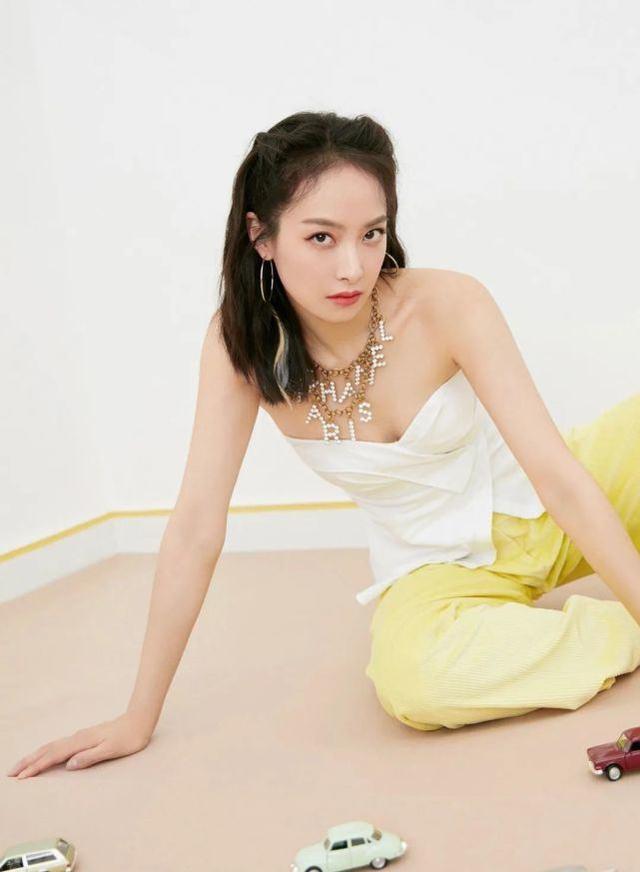 宋茜舞台造型太颯！「肚兜吊帶」亮閃閃，吸睛十足仿佛「美人魚」 娛樂八卦吃瓜 第6张