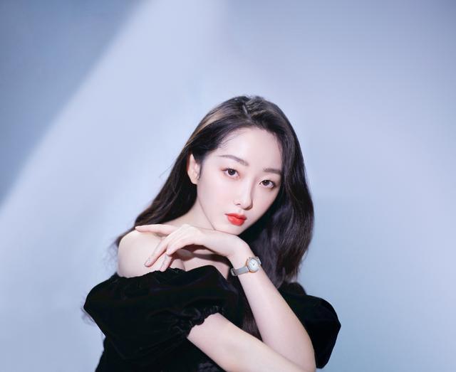 情人节送什么巧克力男生女生都看过来！这些七夕礼物的灵感，比巴黎世家更香