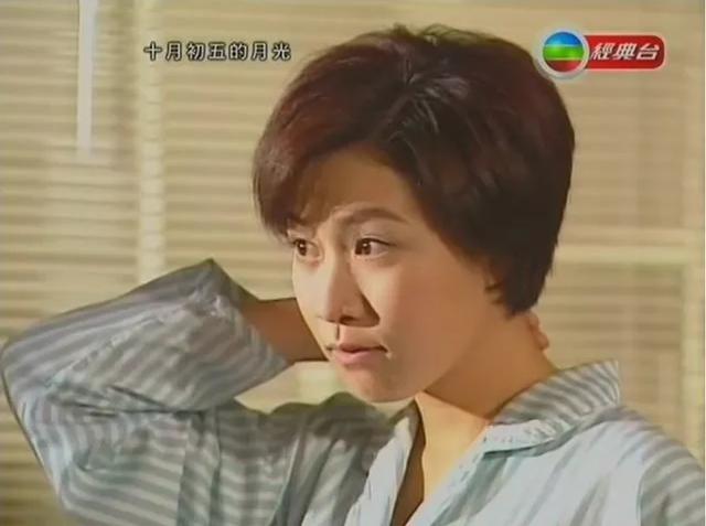 佘詩曼45歲再演少女，卻沒有一絲違和感，港女都不會老的嗎？ 娛樂八卦吃瓜 第5张