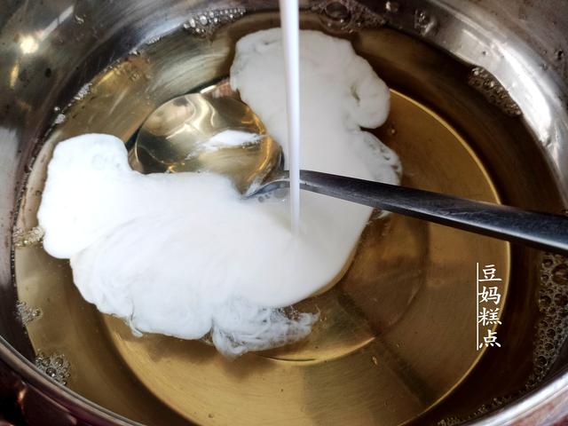 煮1分鍾，放一夜即成，這點心清涼滑嫩，常吃皮膚白淨不長斑 熱愛美食 第9张
